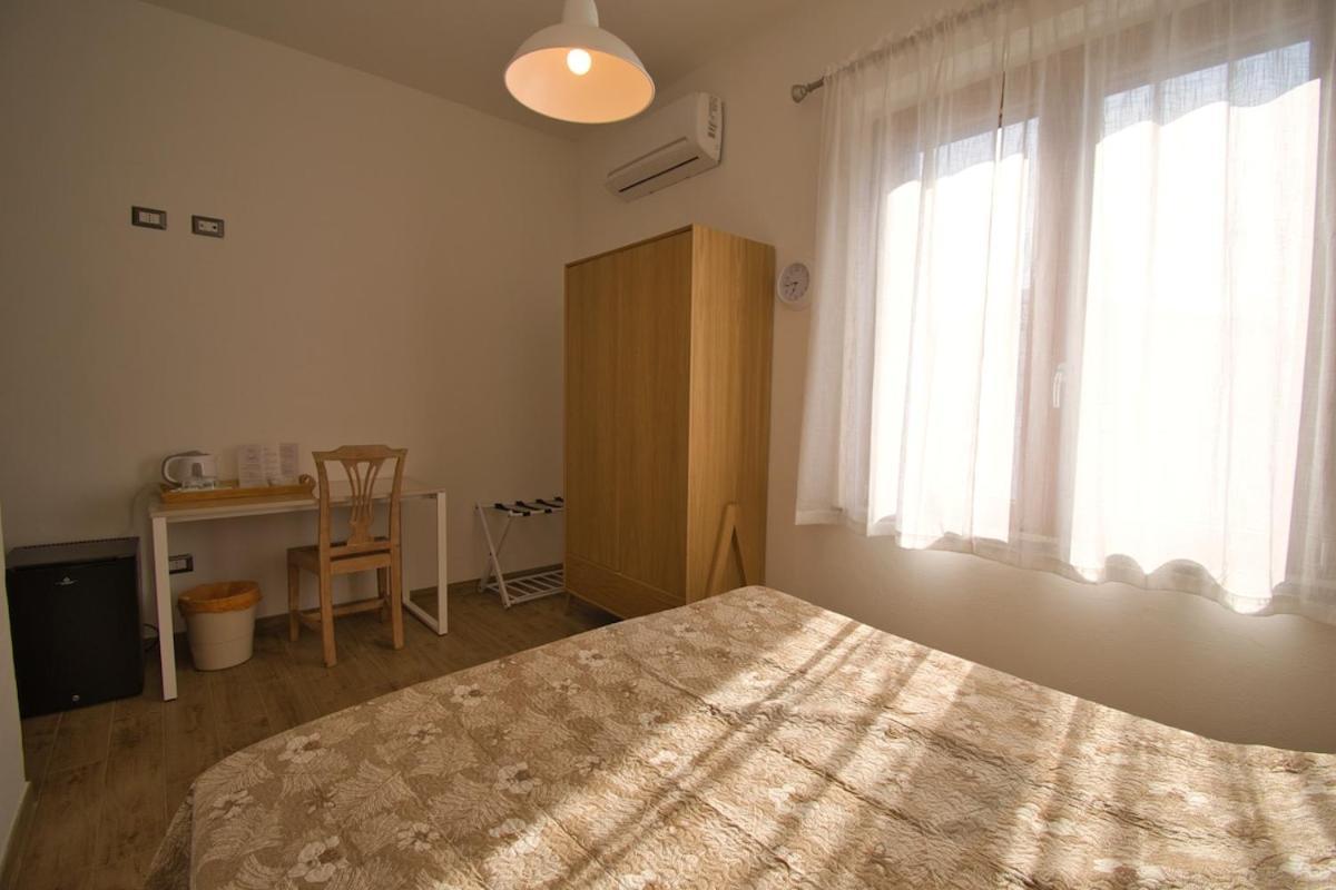 Dommu Livia Hotel Lotzorai Kültér fotó