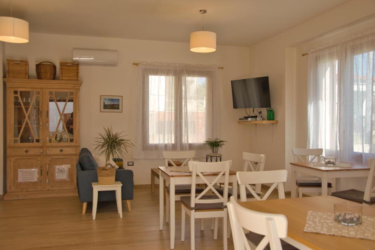 Dommu Livia Hotel Lotzorai Kültér fotó