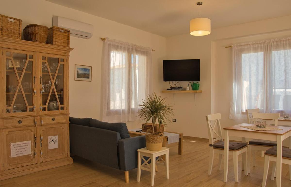 Dommu Livia Hotel Lotzorai Kültér fotó