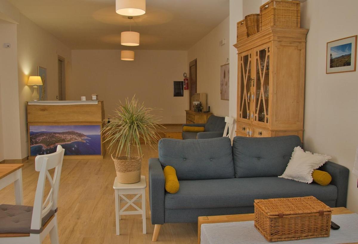 Dommu Livia Hotel Lotzorai Kültér fotó